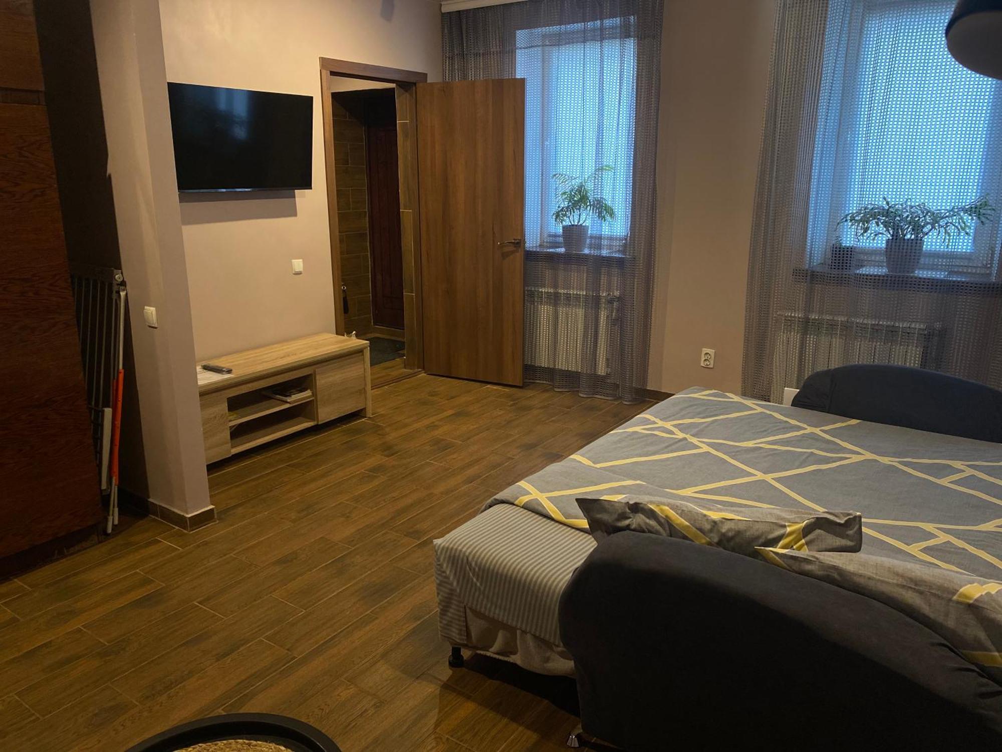 Flat In The Center Of The * Uman